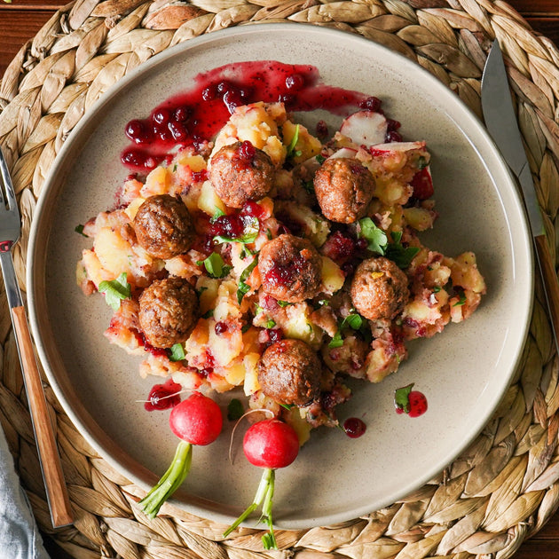 Vegane Köttbullar, Kartoffelsalat &amp; Preiselbeerdressing