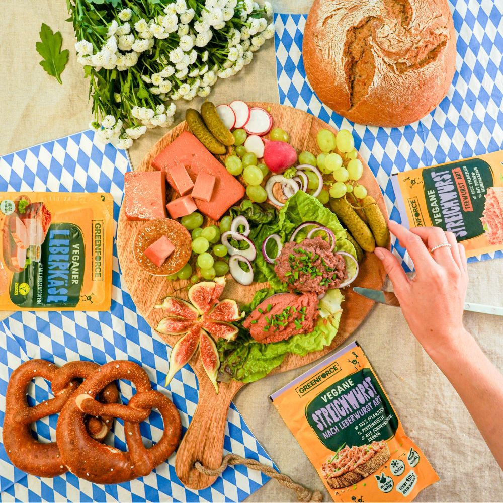 Buntes veganes Brotzeitbrettl