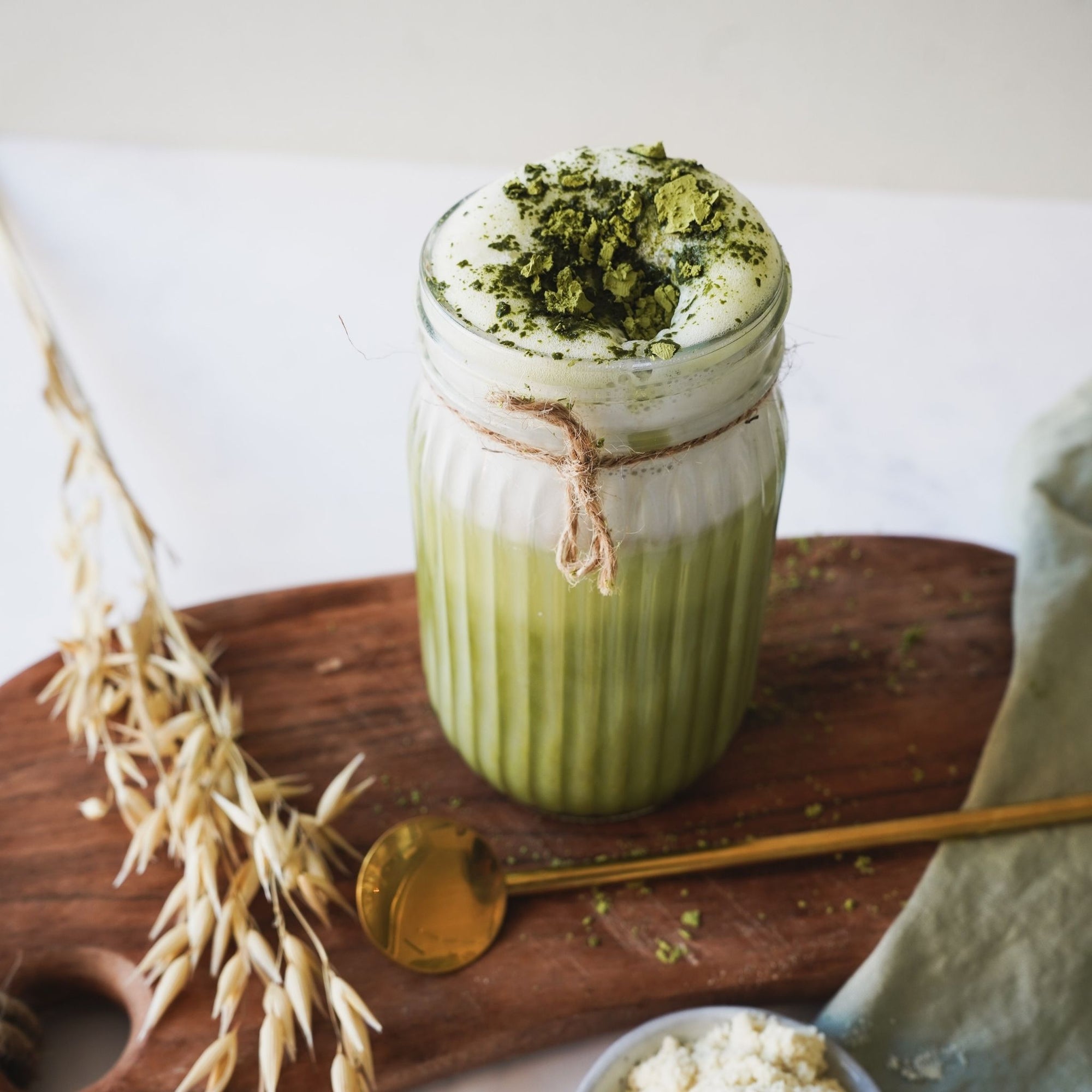 Matcha Latte mit Kokossahne