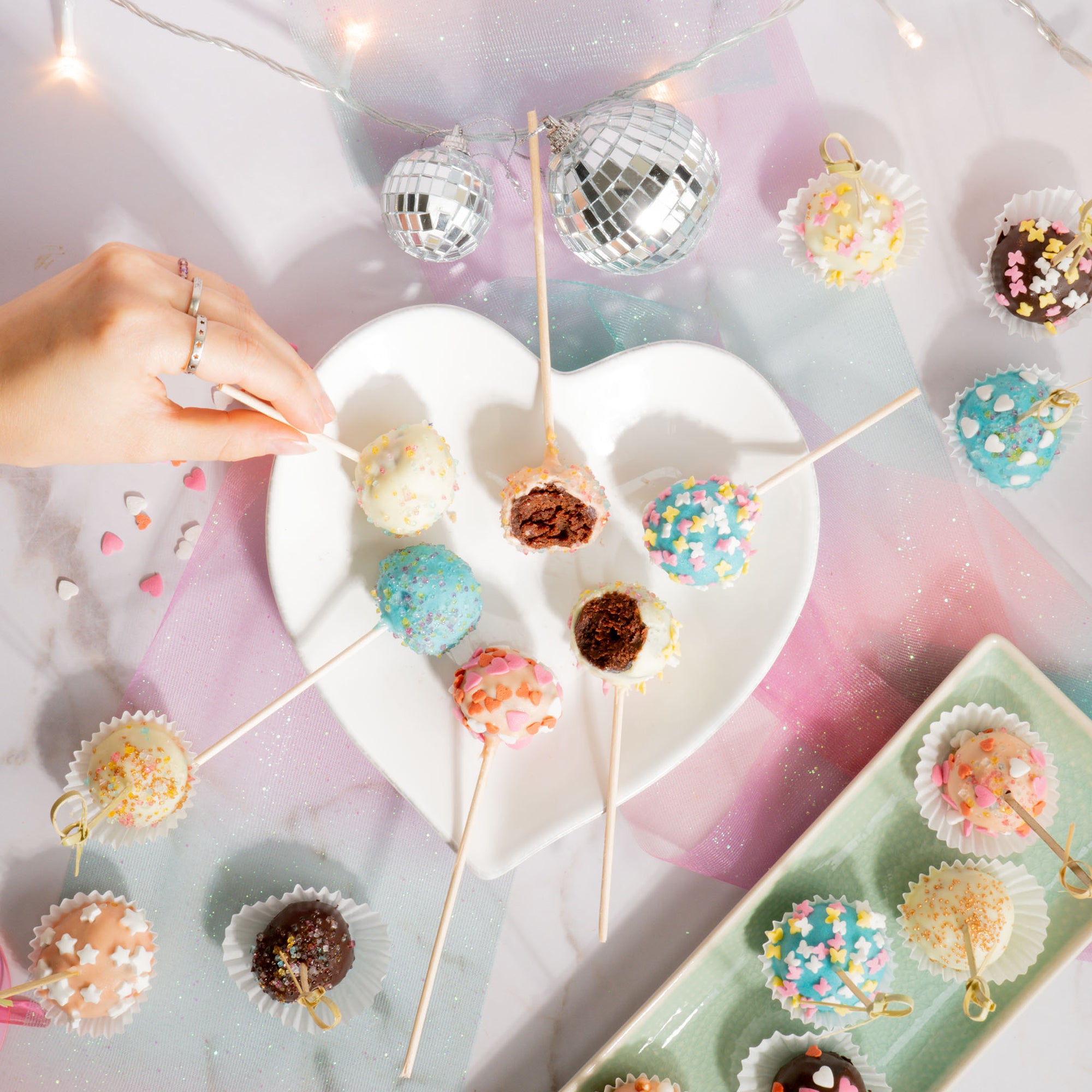 Leckere und bunt verzierte Schokoladen Cake Pops