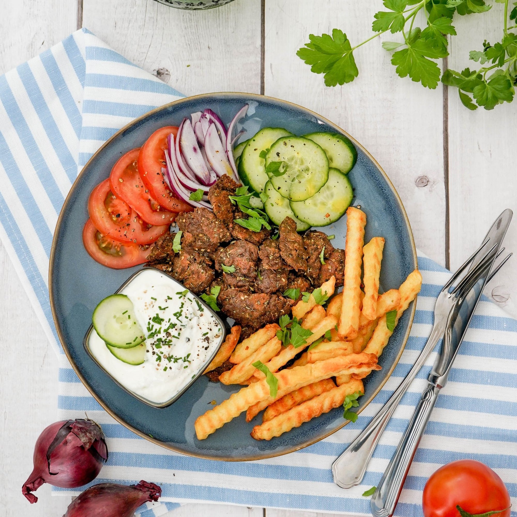 Gyros mit Tsatsiki und Pommes