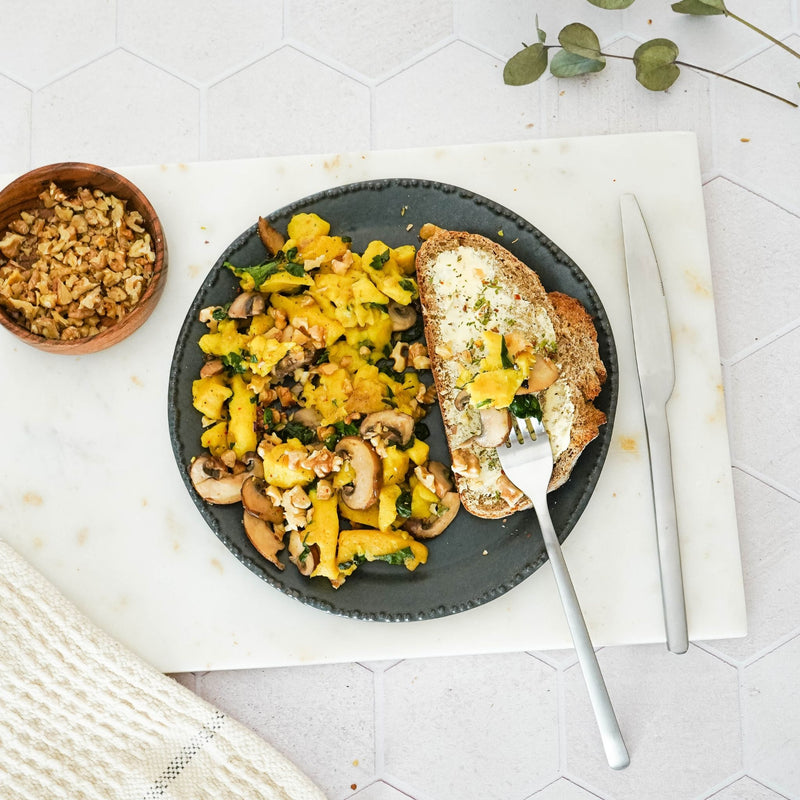 Gemüse Rührei mit Butterbrot