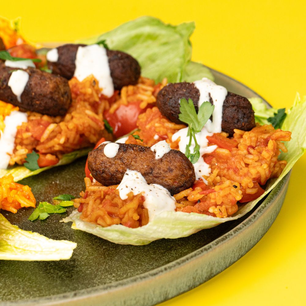 Vegane Cevapcici Salat Wraps mit Djuvec Reis und Knoblauch Dip