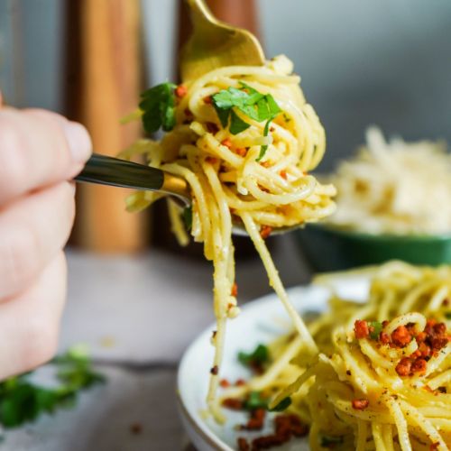 Vegane Spaghetti Carbonara mit Bacon Bits