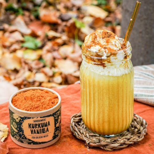 Goldene Milch mit veganem Bio Hafer Drink und Kurkuma Vanilla Gewürz