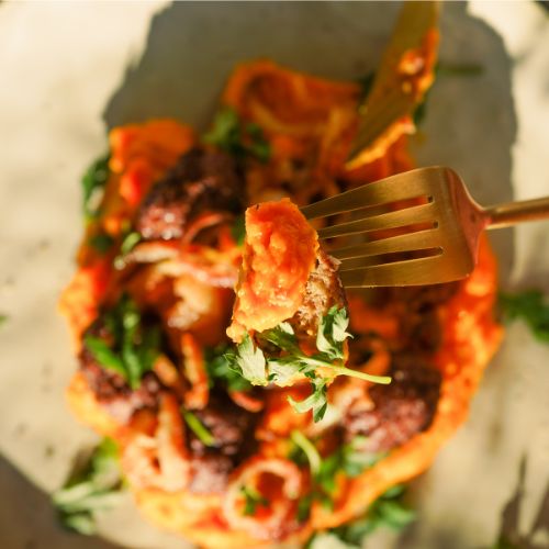 Vegane Köttbullar auf Kürbis-Kartoffel-Stampf